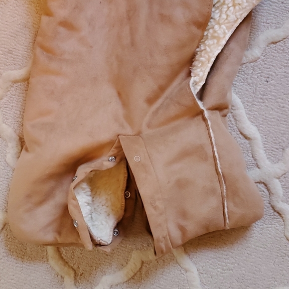 Set: Suede Shearling Baby Bunting with Gloves - Picture 7 of 7